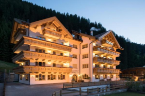 Отель Hotel Somont  Сельва-Ди-Валь-Гардена